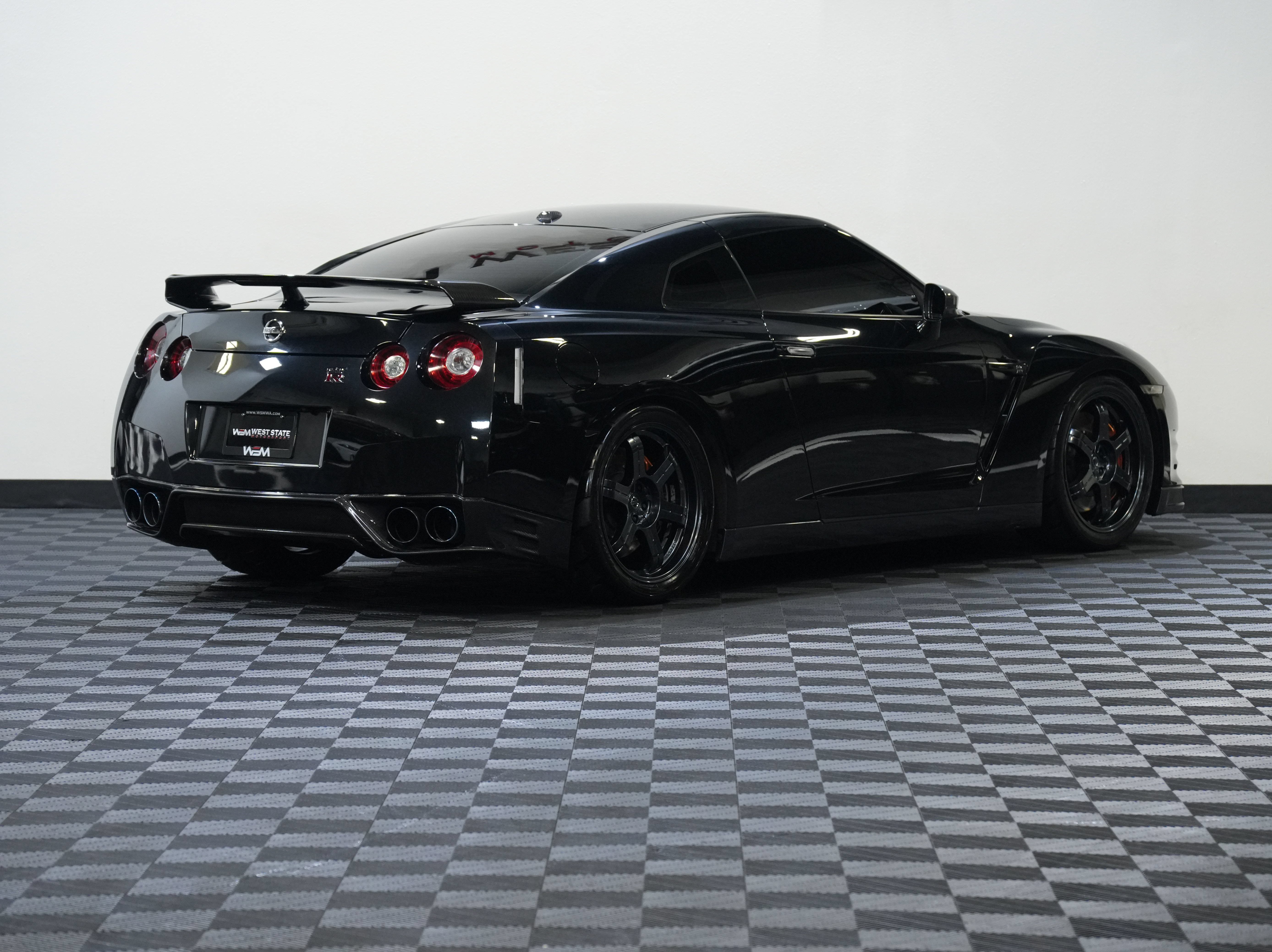Used 2015 Nissan GT-R Black Edition AWD/4WD image 6