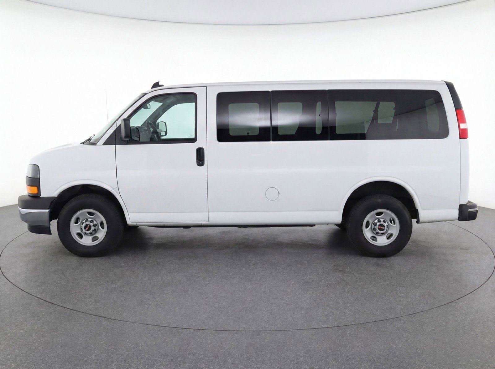 Used 2025 GMC Savana 3500 LT w/ LT Preferred Equipment Group image 5