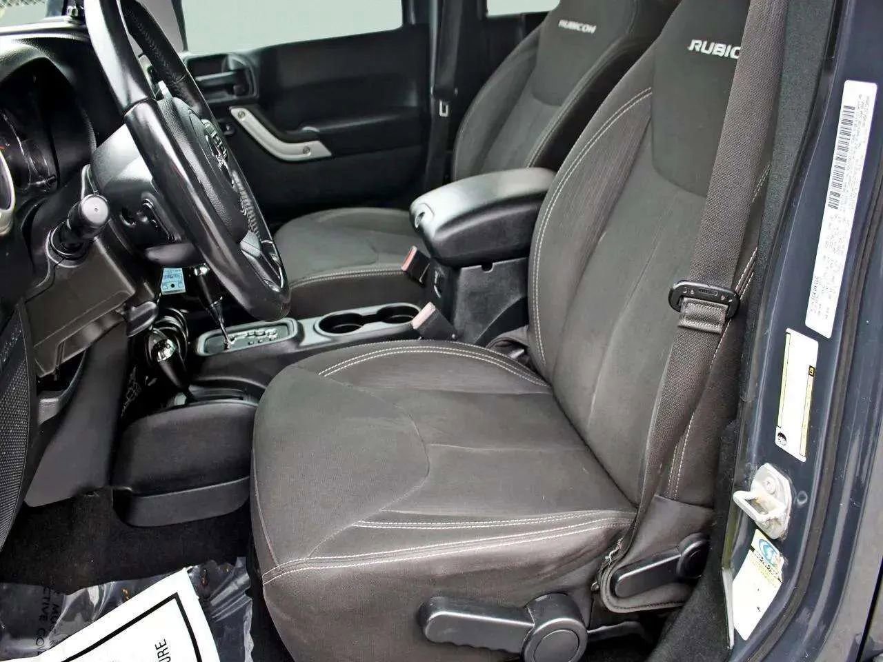 Used 2016 Jeep Wrangler Unlimited Rubicon w/ Connectivity Group image 18