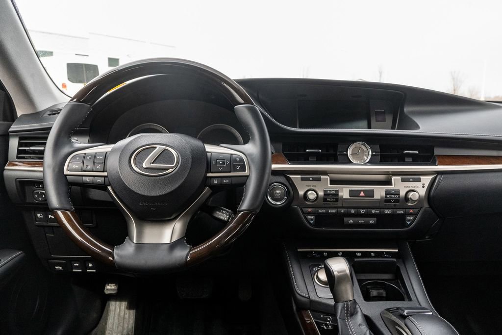 Used 2017 Lexus ES 350 w/ Luxury Package image 15