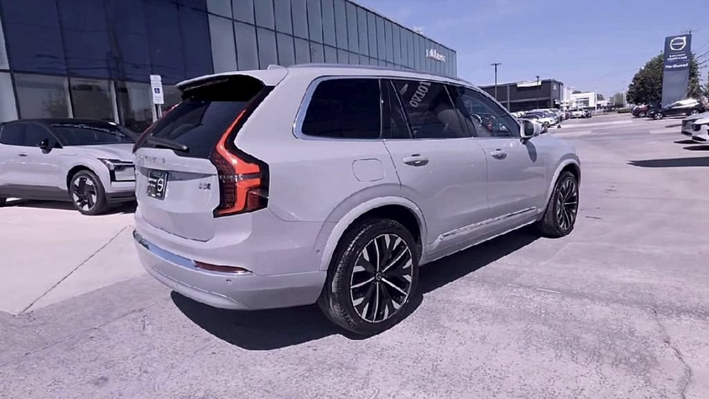 Certified 2025 Volvo XC90 B5 Plus AWD/4WD image 8
