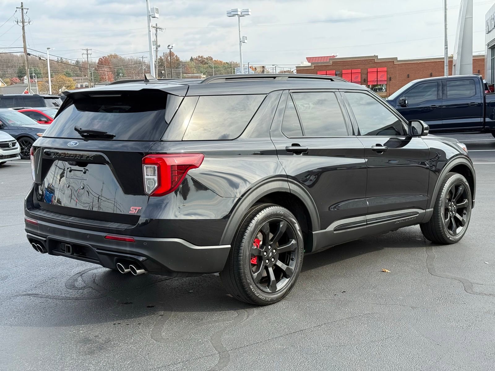 Used 2023 Ford Explorer ST w/ Equipment Group 401A image 3