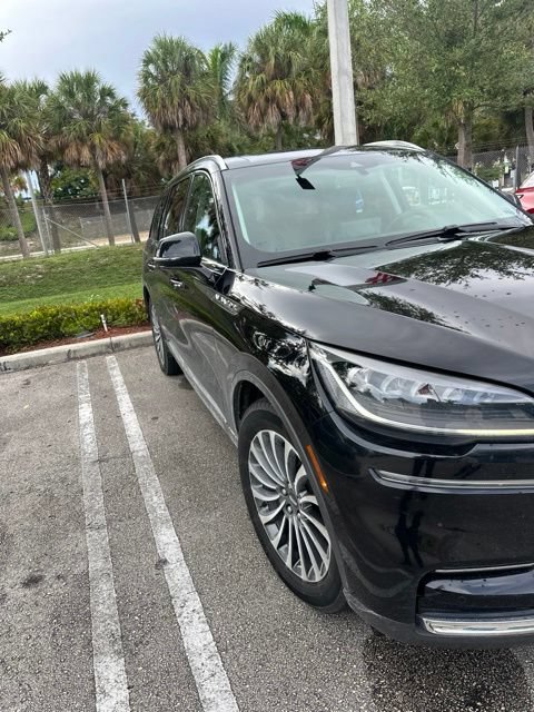 Used 2024 Lincoln Aviator 2WD w/ Premium Package image 3