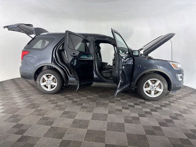 Used 2017 Ford Explorer XLT w/ Equipment Group 202A image 15