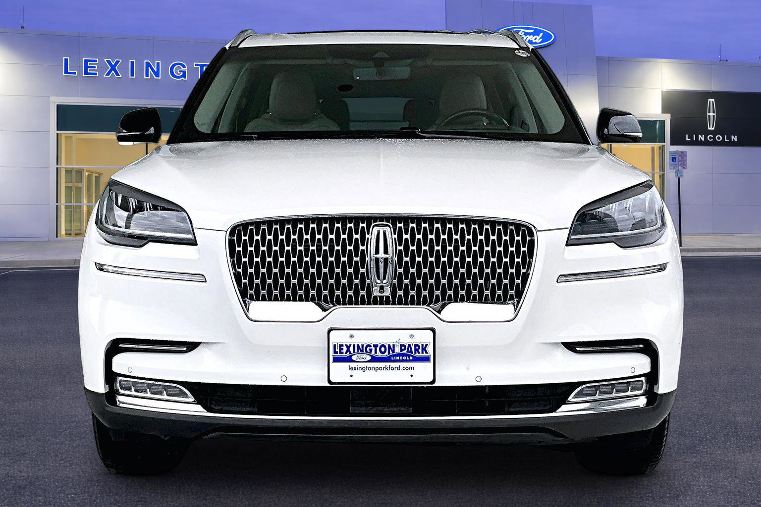 Used 2021 Lincoln Aviator Reserve w/ Equipment Group 201A image 2