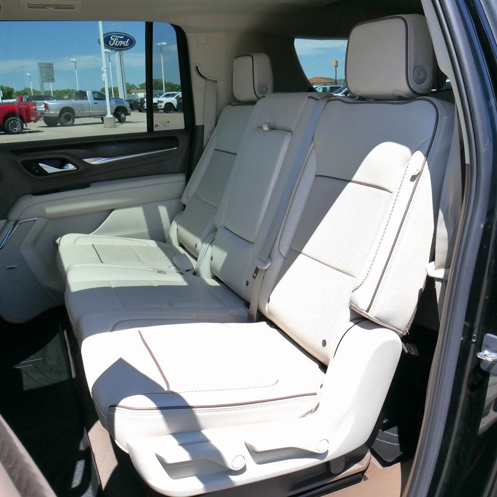 Used 2023 GMC Yukon XL Denali image 32