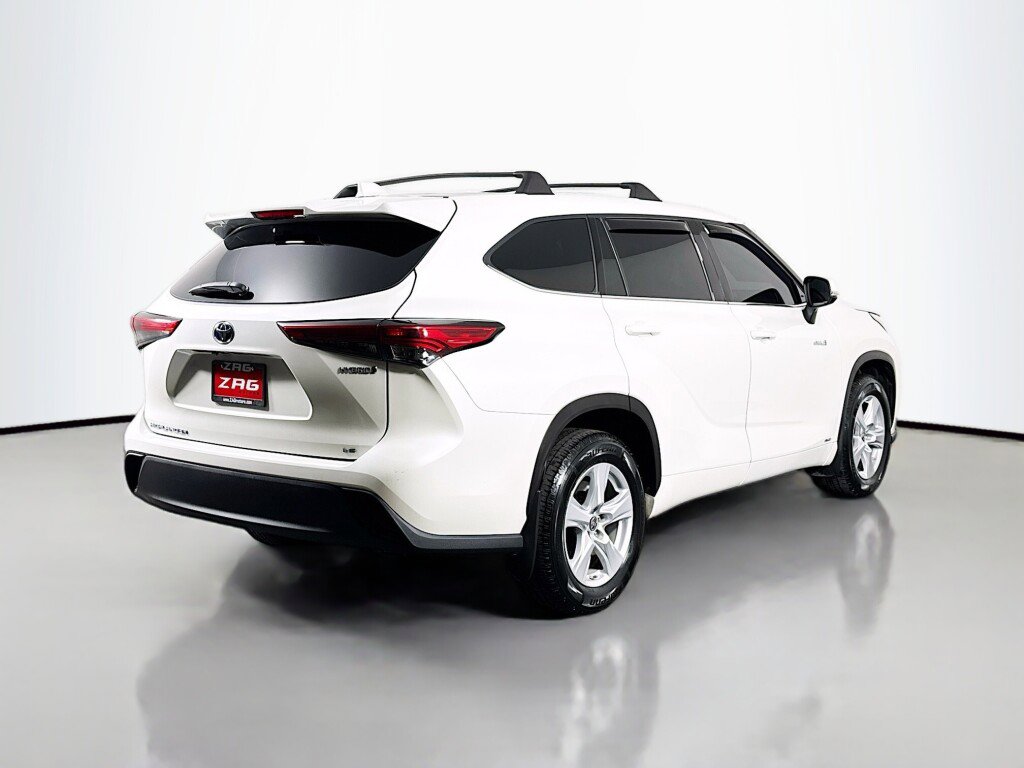 Used 2021 Toyota Highlander LE image 5