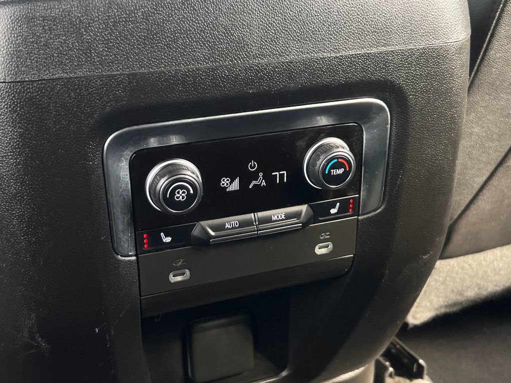 Used 2023 Chevrolet Suburban Premier image 24