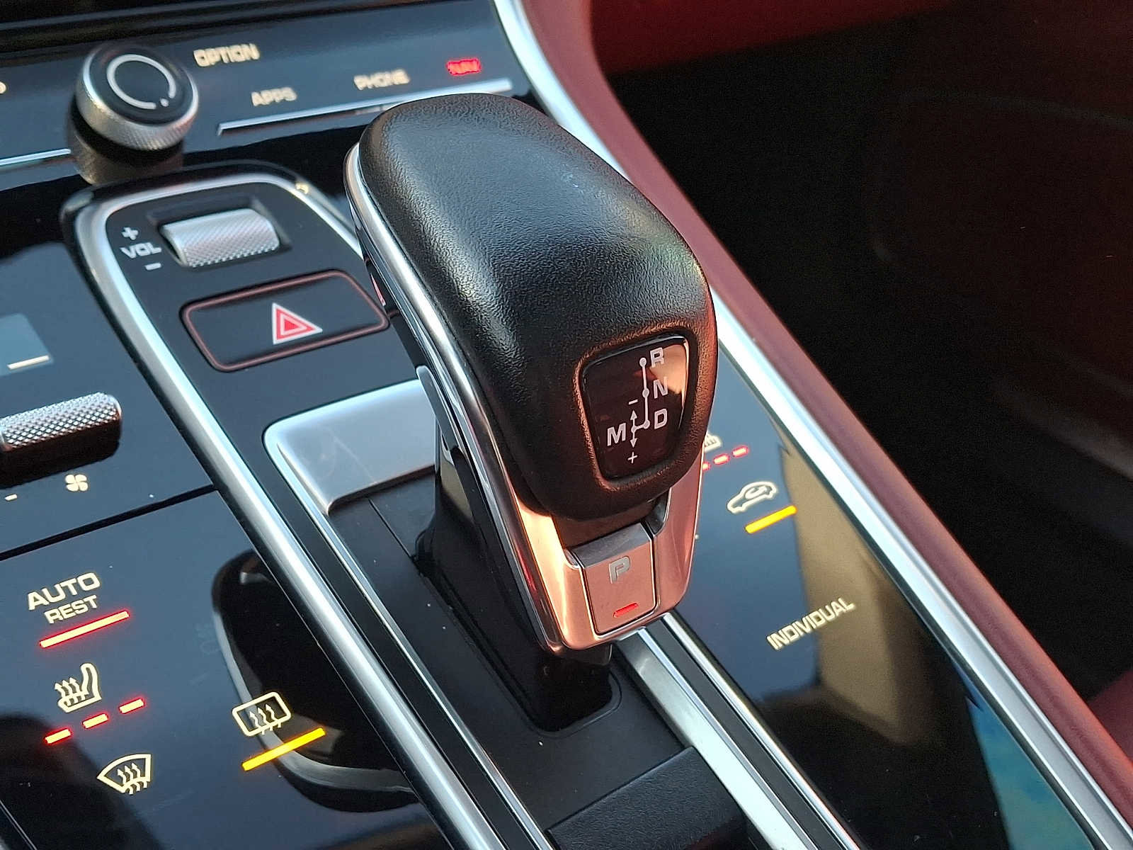 Used 2018 Porsche Panamera 4 image 12