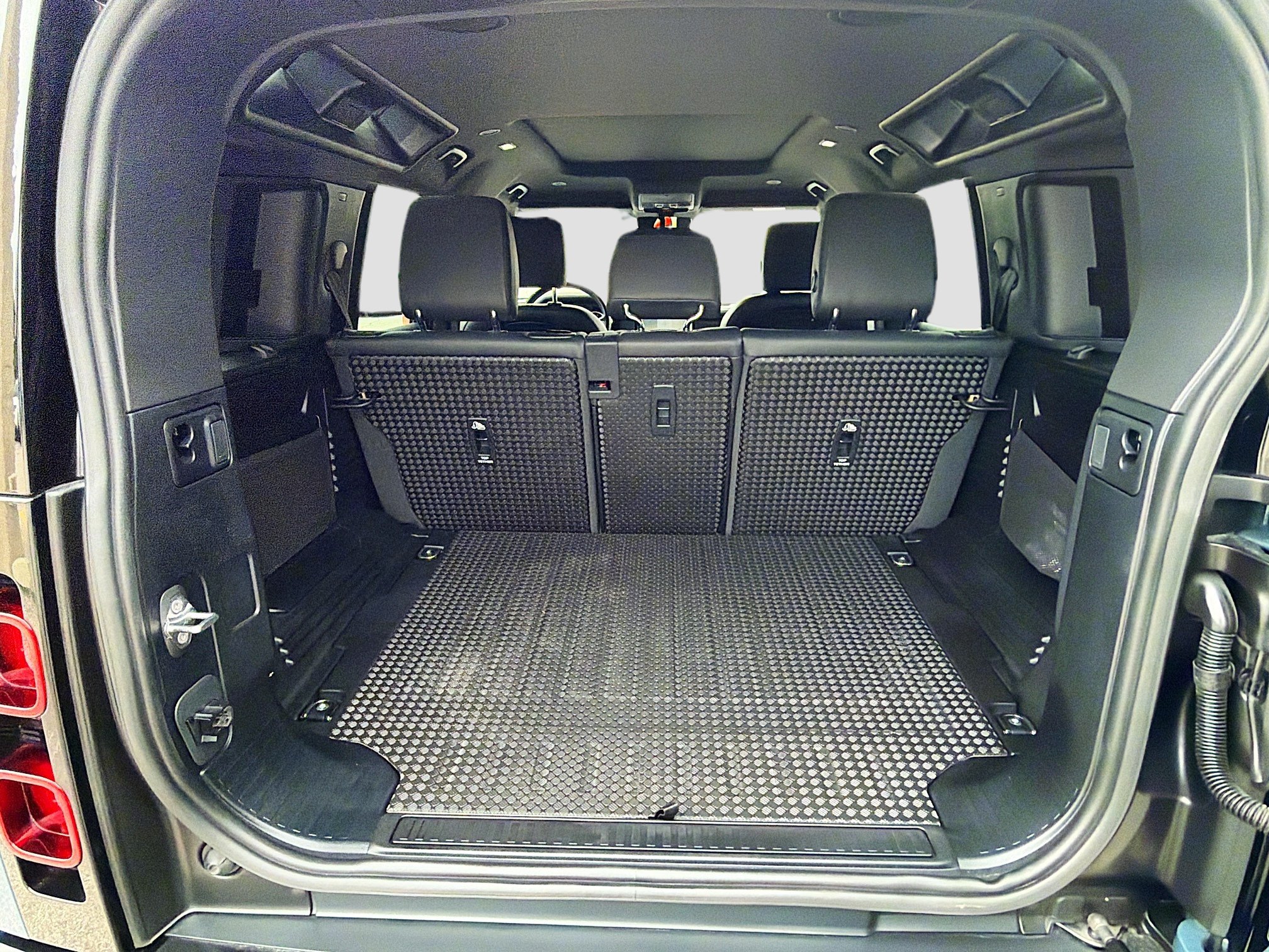 Used 2022 Land Rover Defender 110 X-Dynamic SE AWD/4WD image 11