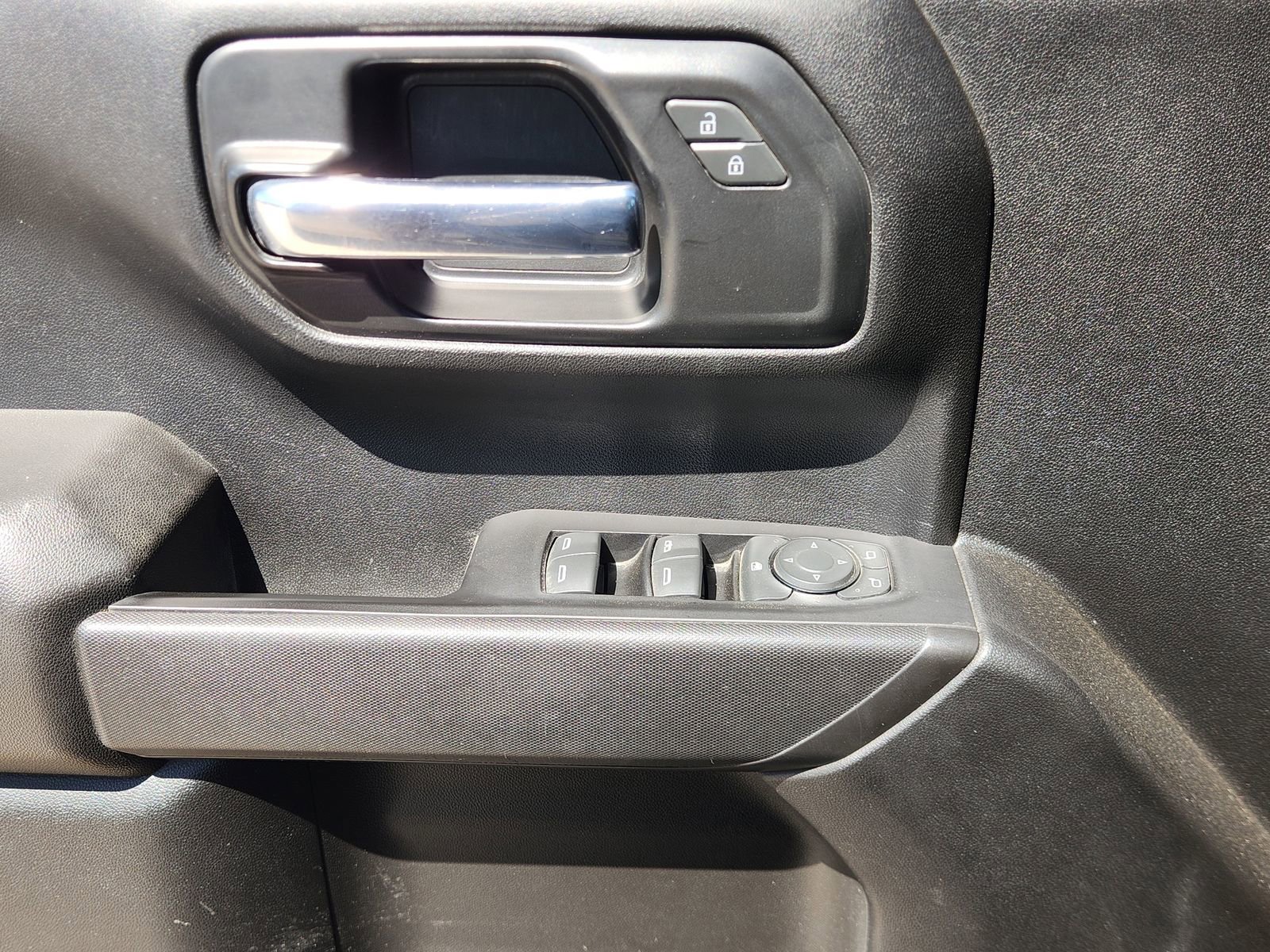 Used 2022 Chevrolet Silverado 1500 Custom image 25