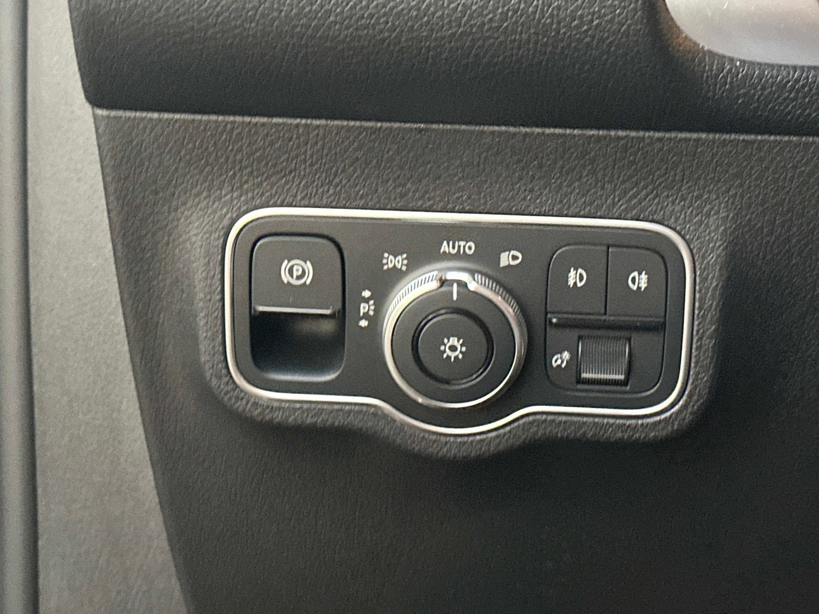 Certified 2025 Mercedes-Benz GLB 250 image 29