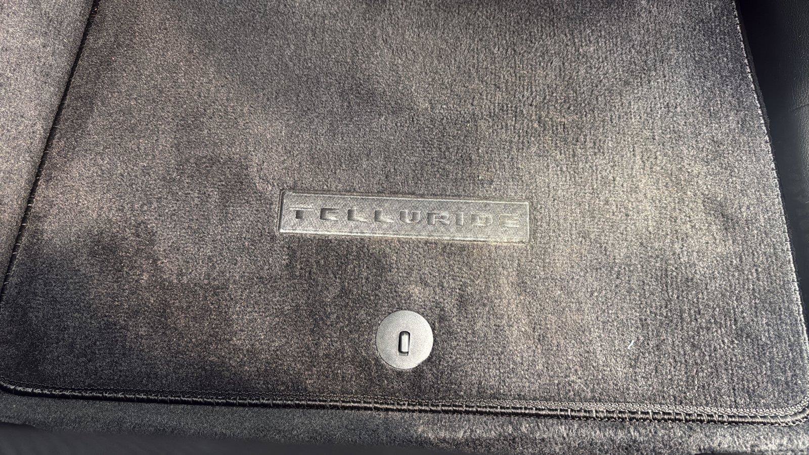 Used 2025 Kia Telluride LX FWD image 30