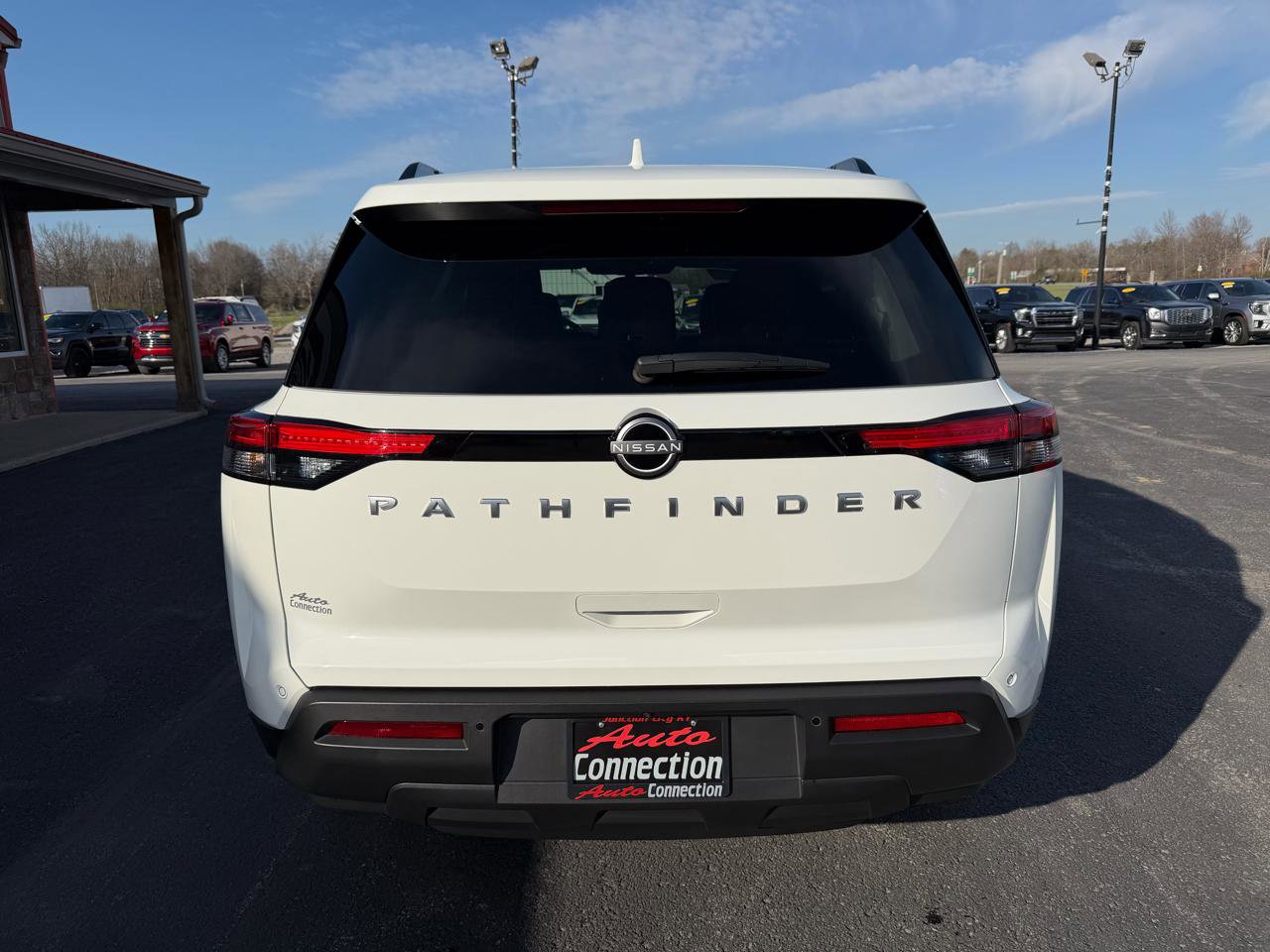 Used 2025 Nissan Pathfinder SV image 5