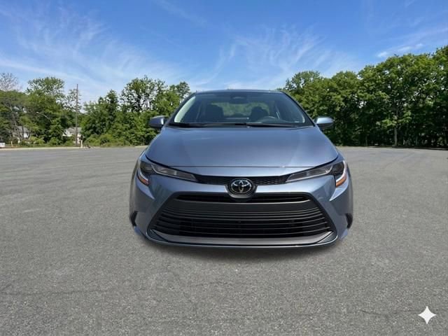 Used 2025 Toyota Corolla LE FWD image 3