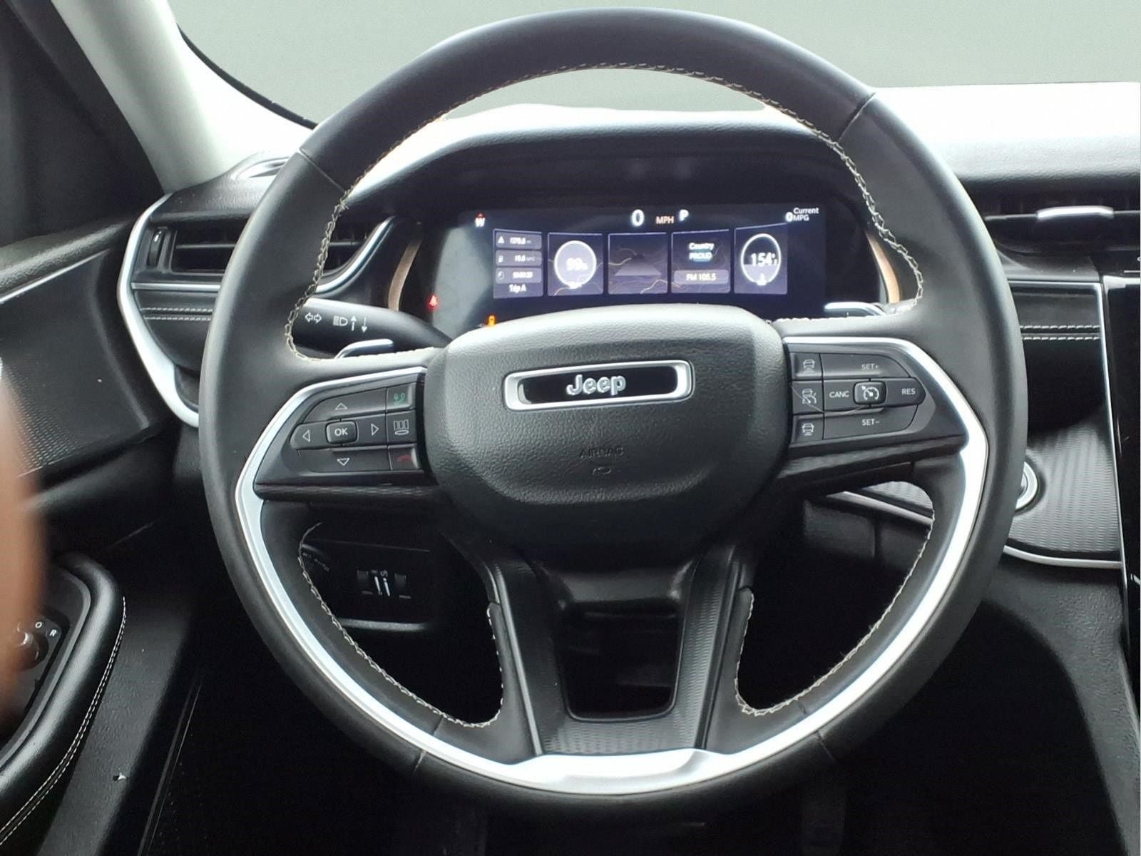 Used 2023 Jeep Grand Cherokee Laredo AWD/4WD image 5