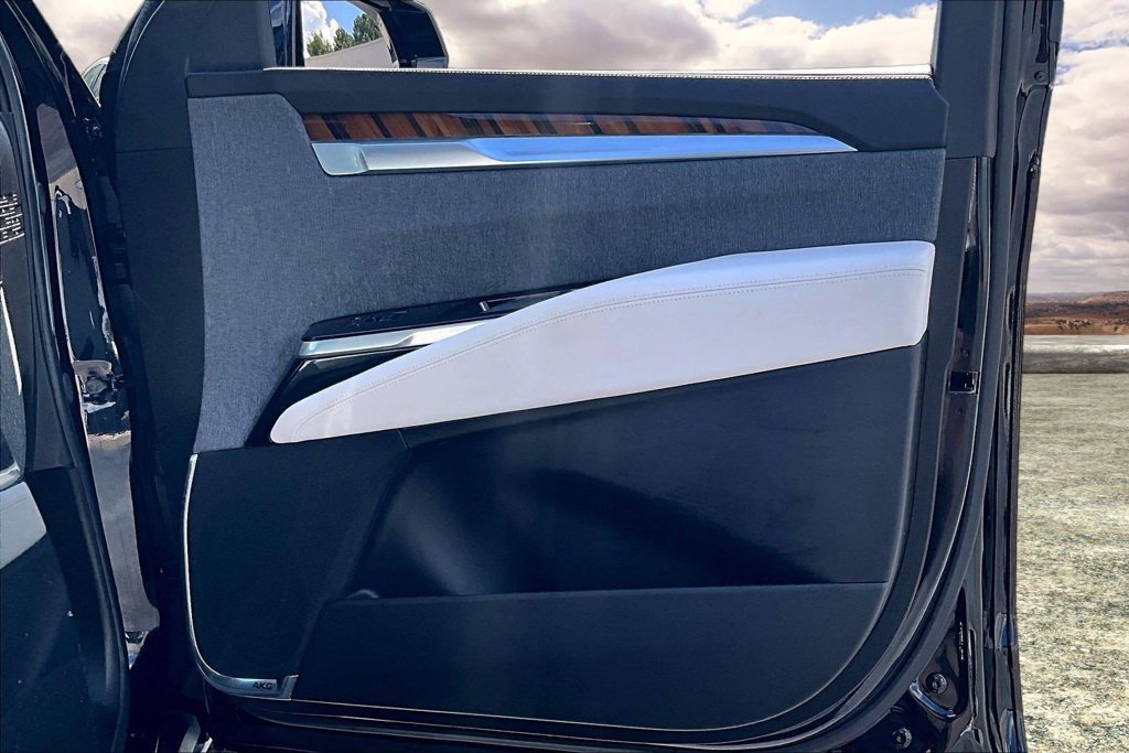 Certified 2026 Cadillac Escalade Platinum Sport w/ LPO, Floor Liner Package AWD/4WD image 29