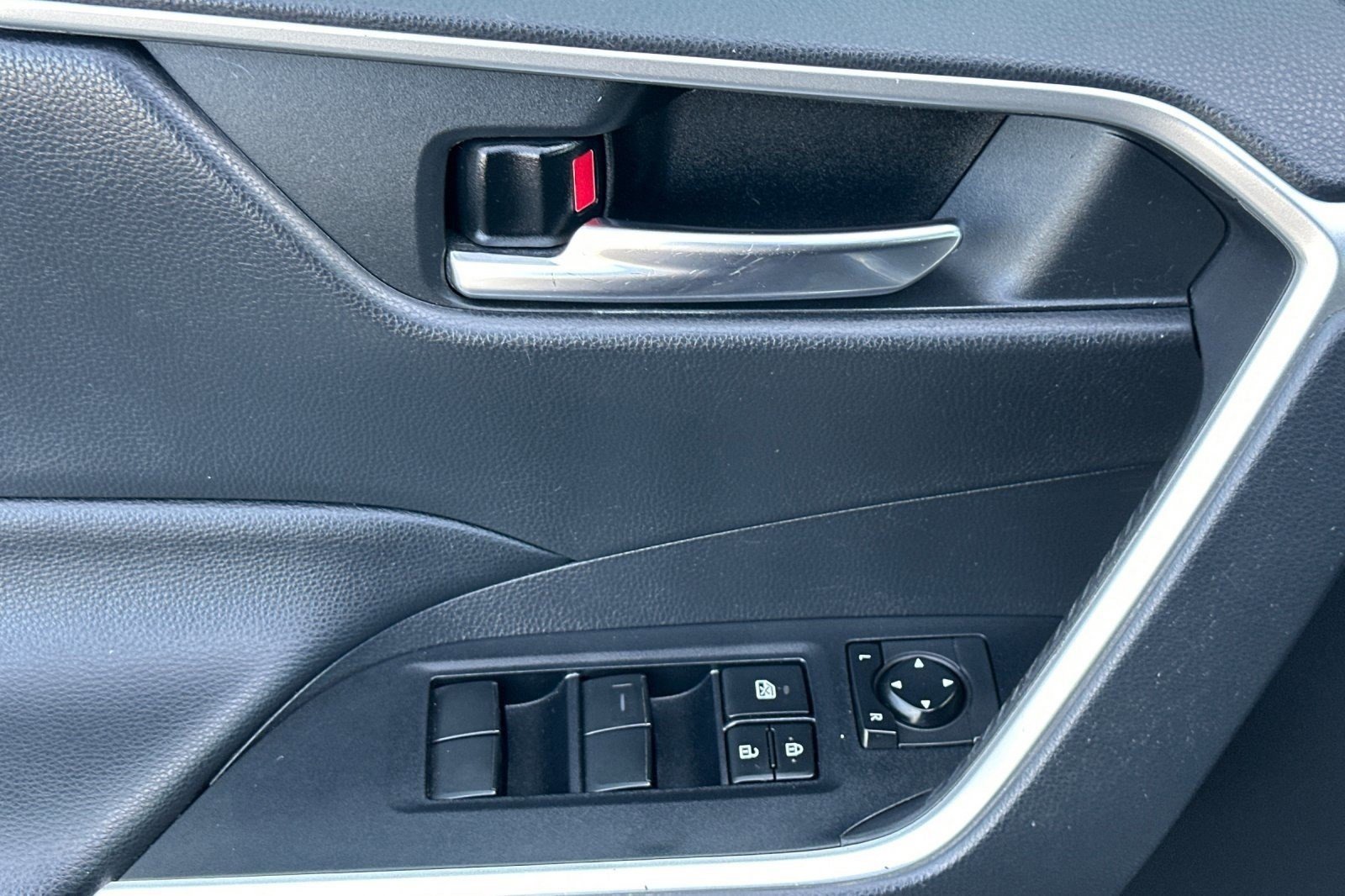 Used 2019 Toyota RAV4 XLE w/ Carpet Mat Package image 14