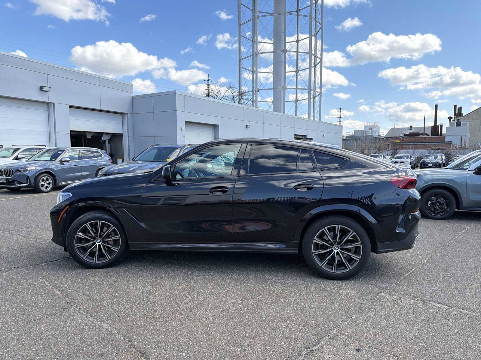 Certified 2023 BMW X6 xDrive40i w/ Executive Package image 4