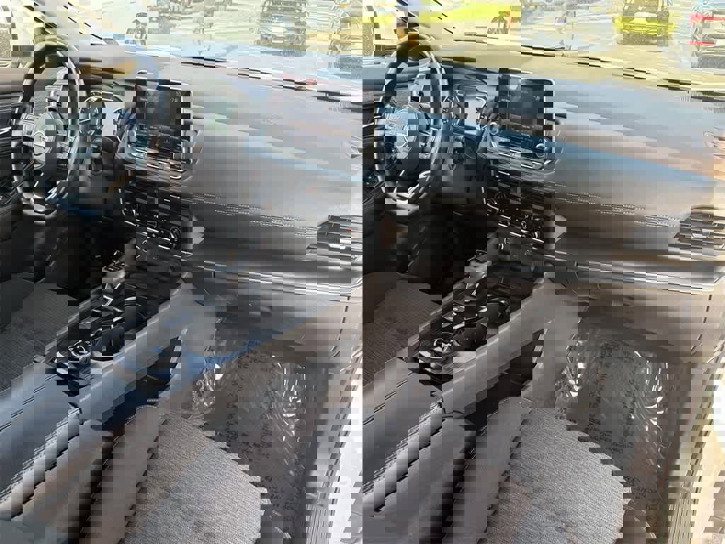 Used 2023 Nissan Rogue SV image 41