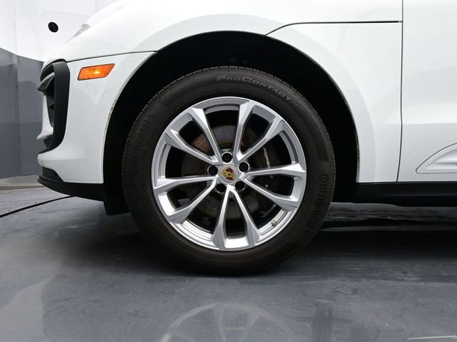 Certified 2023 Porsche Macan image 6