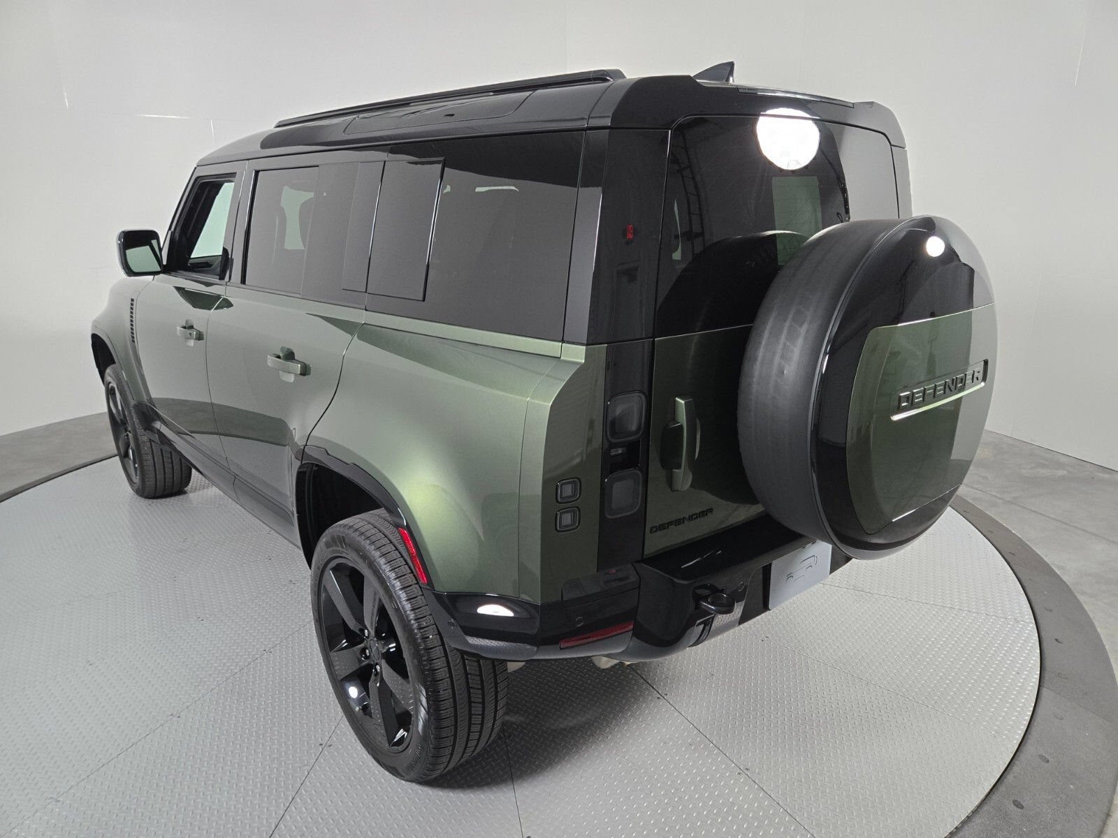 Used 2026 Land Rover Defender 110 X-Dynamic SE AWD/4WD image 7