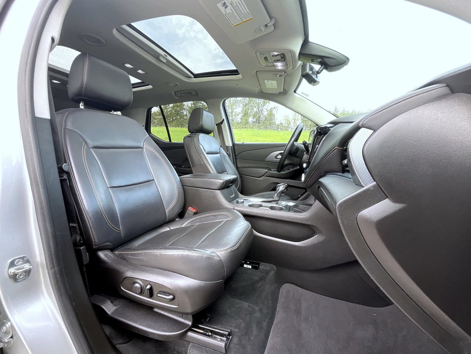 Used 2021 Chevrolet Traverse Premier AWD/4WD image 16