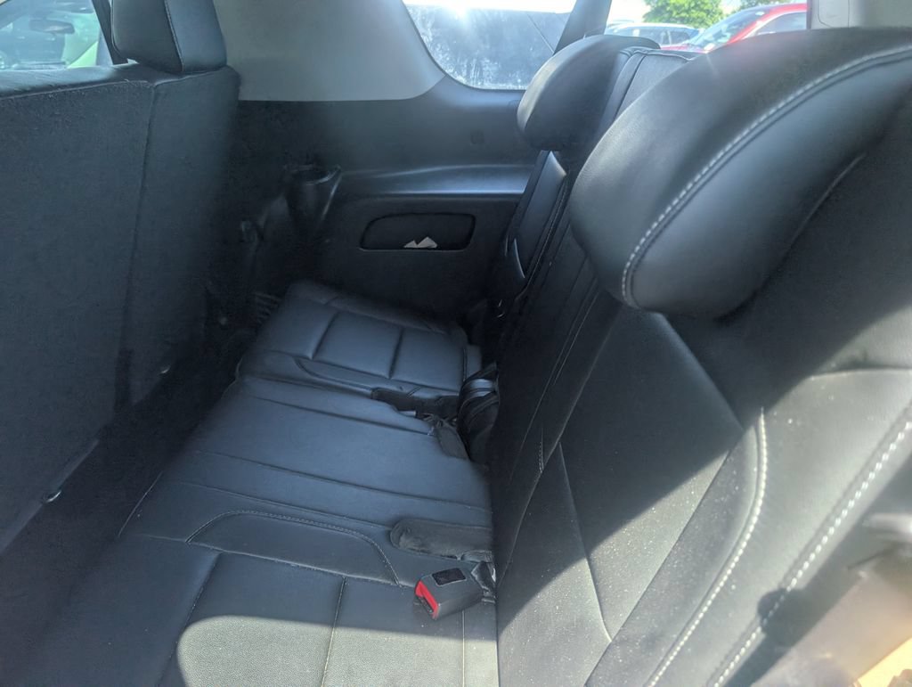 Used 2018 Chevrolet Suburban LT RWD image 7