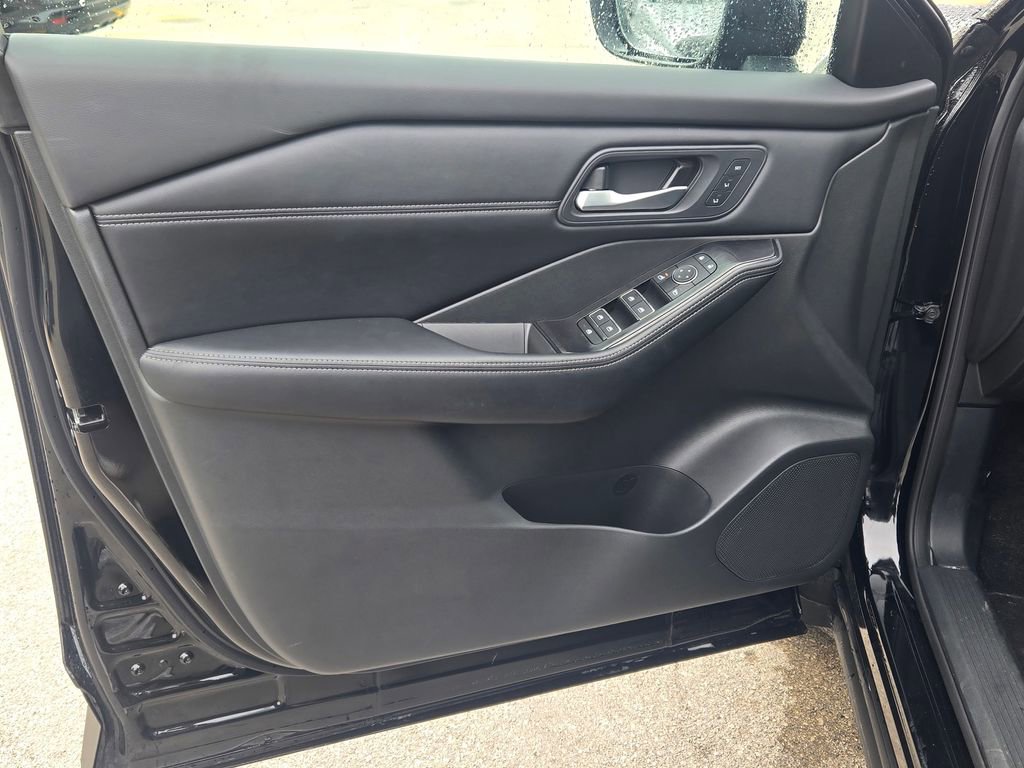 Used 2024 Nissan Rogue SL w/ SL Premium Package image 29