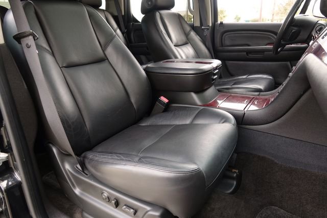 Used 2007 Cadillac Escalade 2WD w/ Information Package image 32
