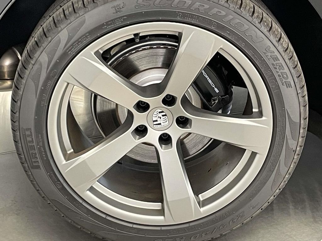 New 2025 Porsche Macan image 13