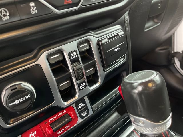 Used 2020 Jeep Gladiator Rubicon w/ Advanced Safety Group AWD/4WD image 11