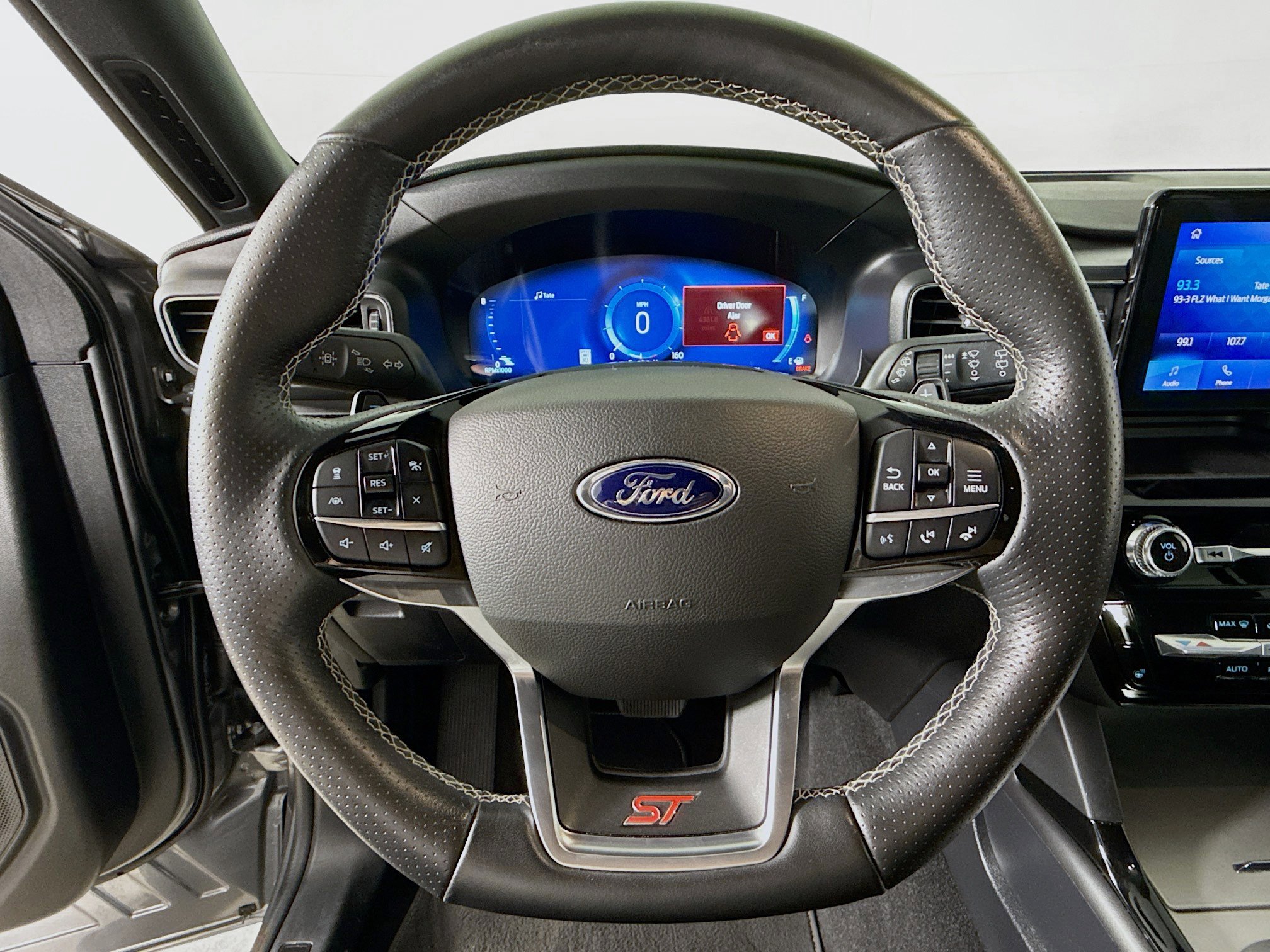 Used 2022 Ford Explorer ST image 11