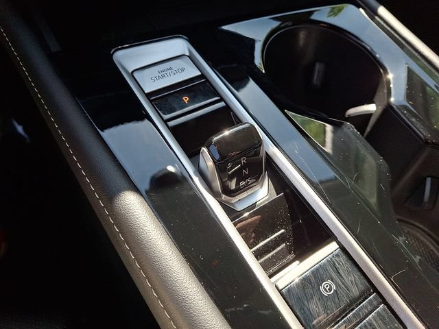Used 2025 Volkswagen Atlas SE AWD/4WD image 16