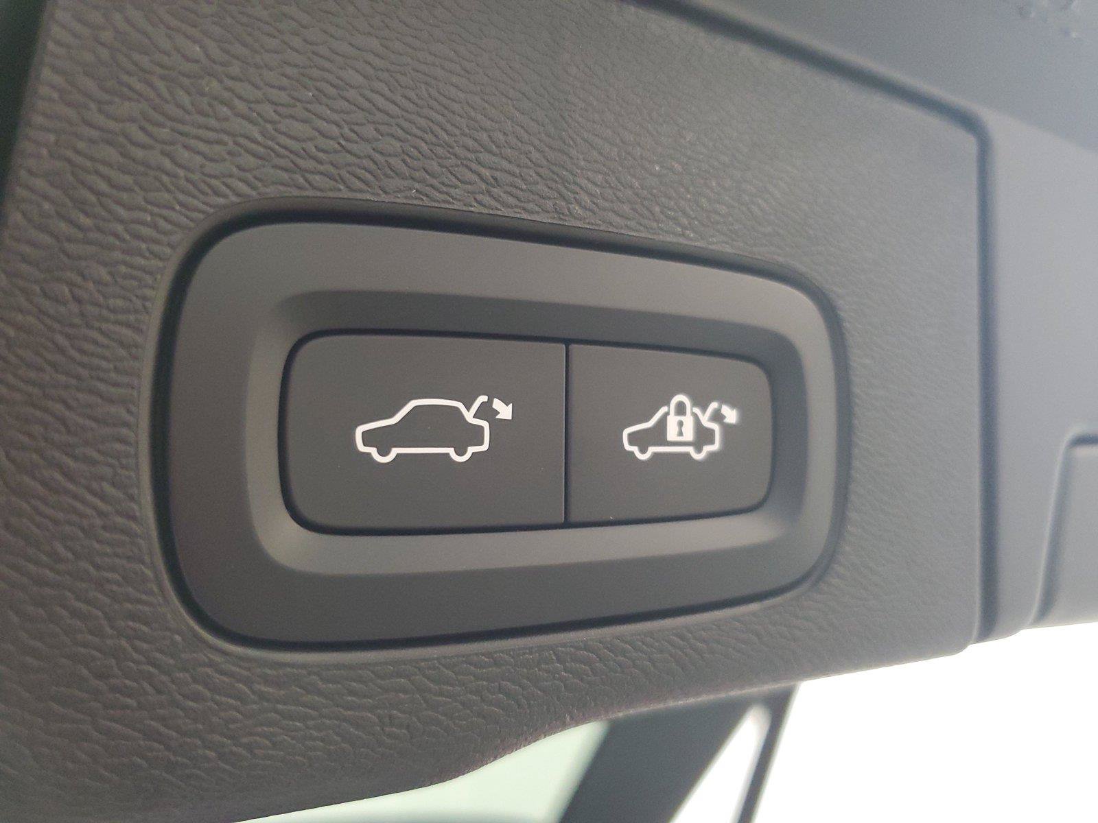 New 2027 Volvo XC60 B5 Plus AWD/4WD image 10