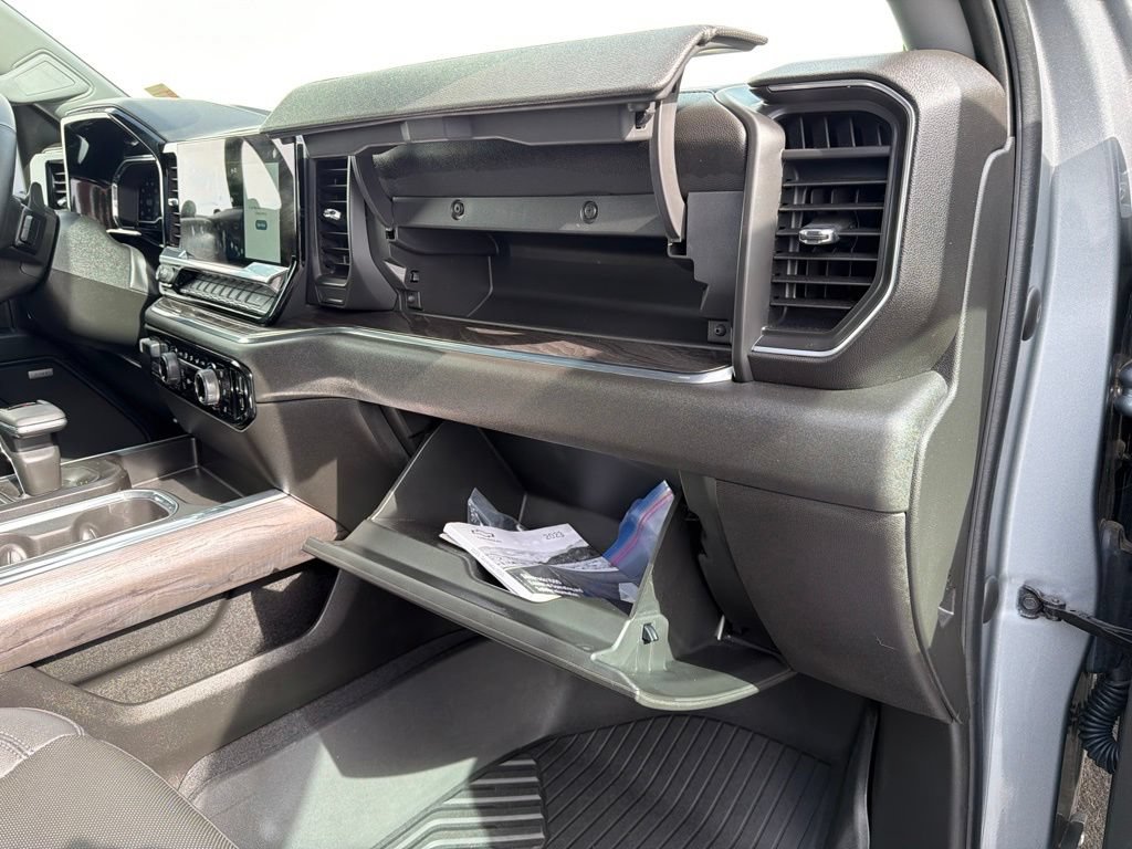 Used 2023 Chevrolet Silverado 1500 LTZ AWD/4WD image 40