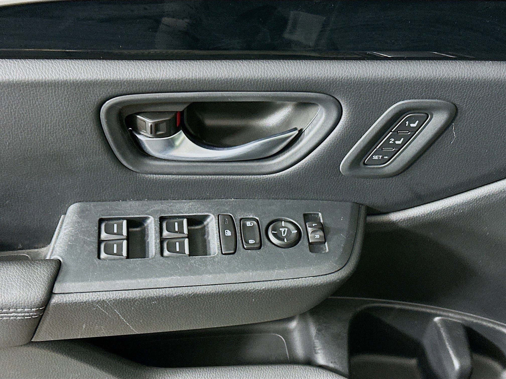 Used 2025 Honda Pilot EX-L image 15