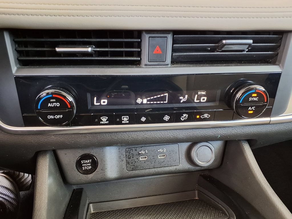Used 2025 Nissan Rogue SV FWD image 29