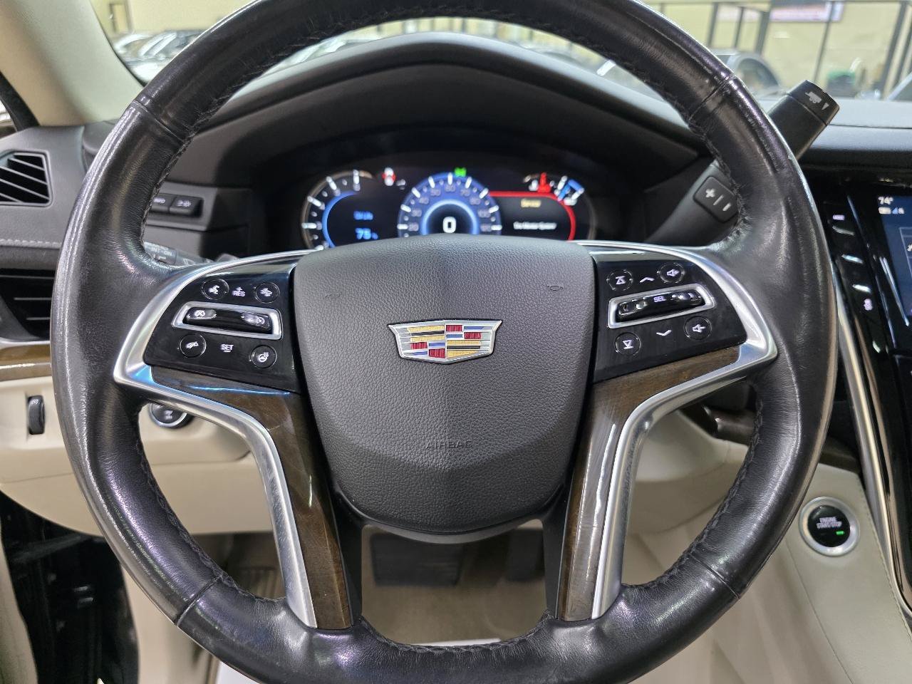 Used 2018 Cadillac Escalade Premium Luxury AWD/4WD image 31