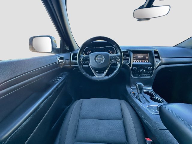 Used 2020 Jeep Grand Cherokee Laredo AWD/4WD image 22
