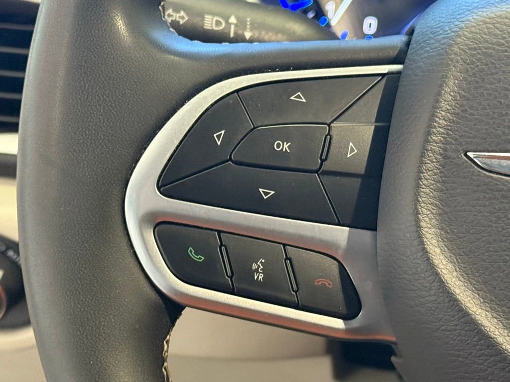Used 2024 Chrysler Pacifica Touring-L image 29