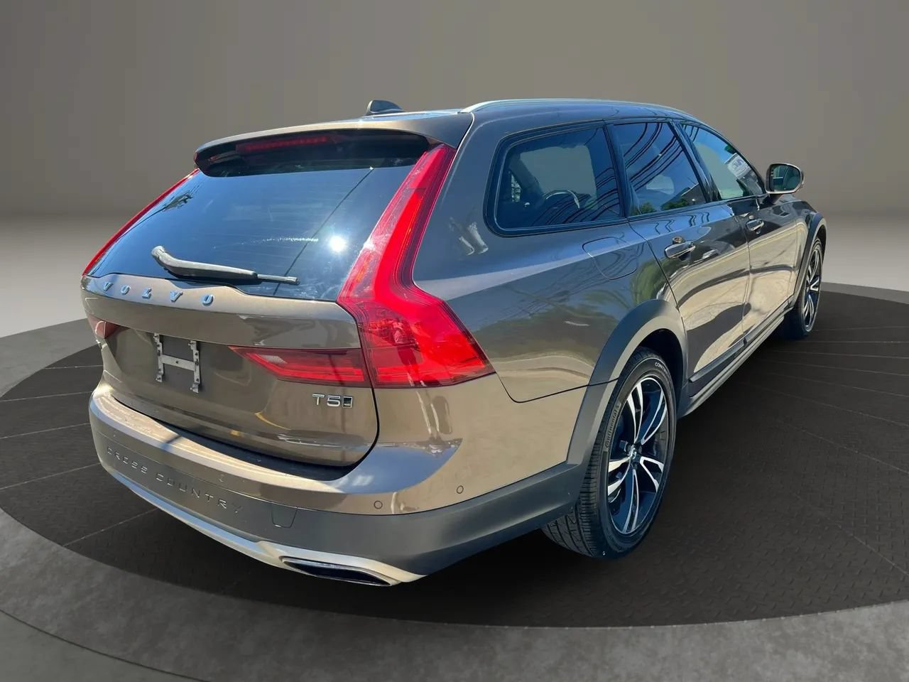 Used 2018 Volvo V90 T5 Cross Country w/ Convenience Package AWD/4WD image 5