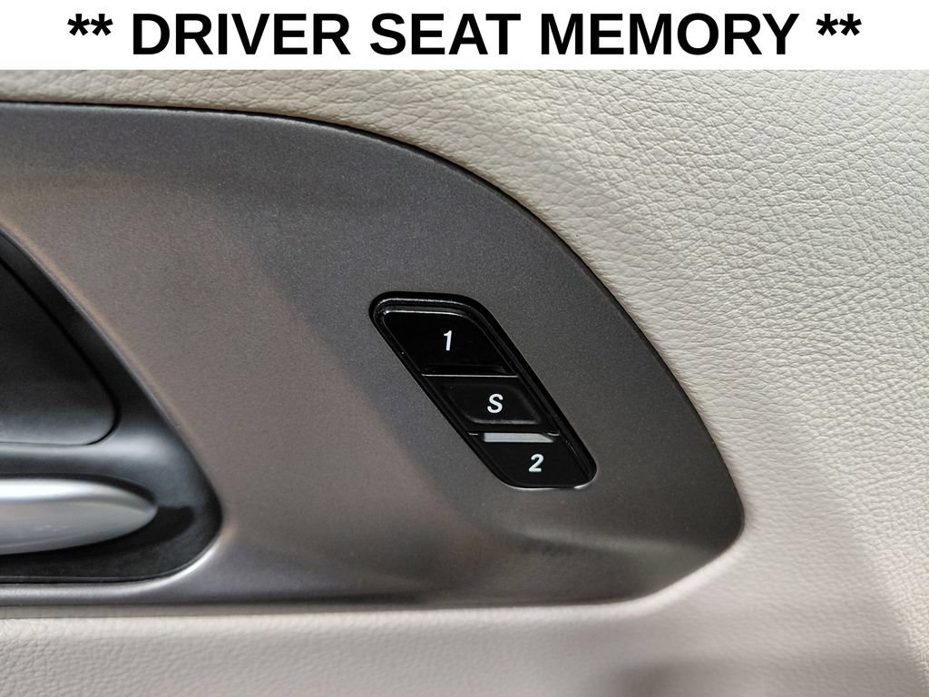 Certified 2024 Chrysler Pacifica Limited FWD image 10