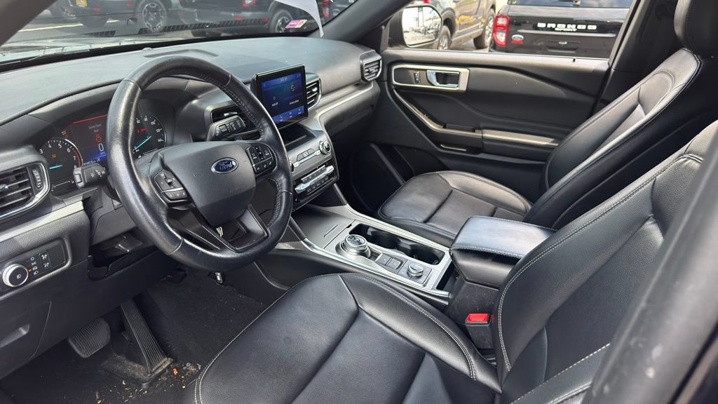 Used 2020 Ford Explorer XLT w/ Equipment Group 202A AWD/4WD image 9
