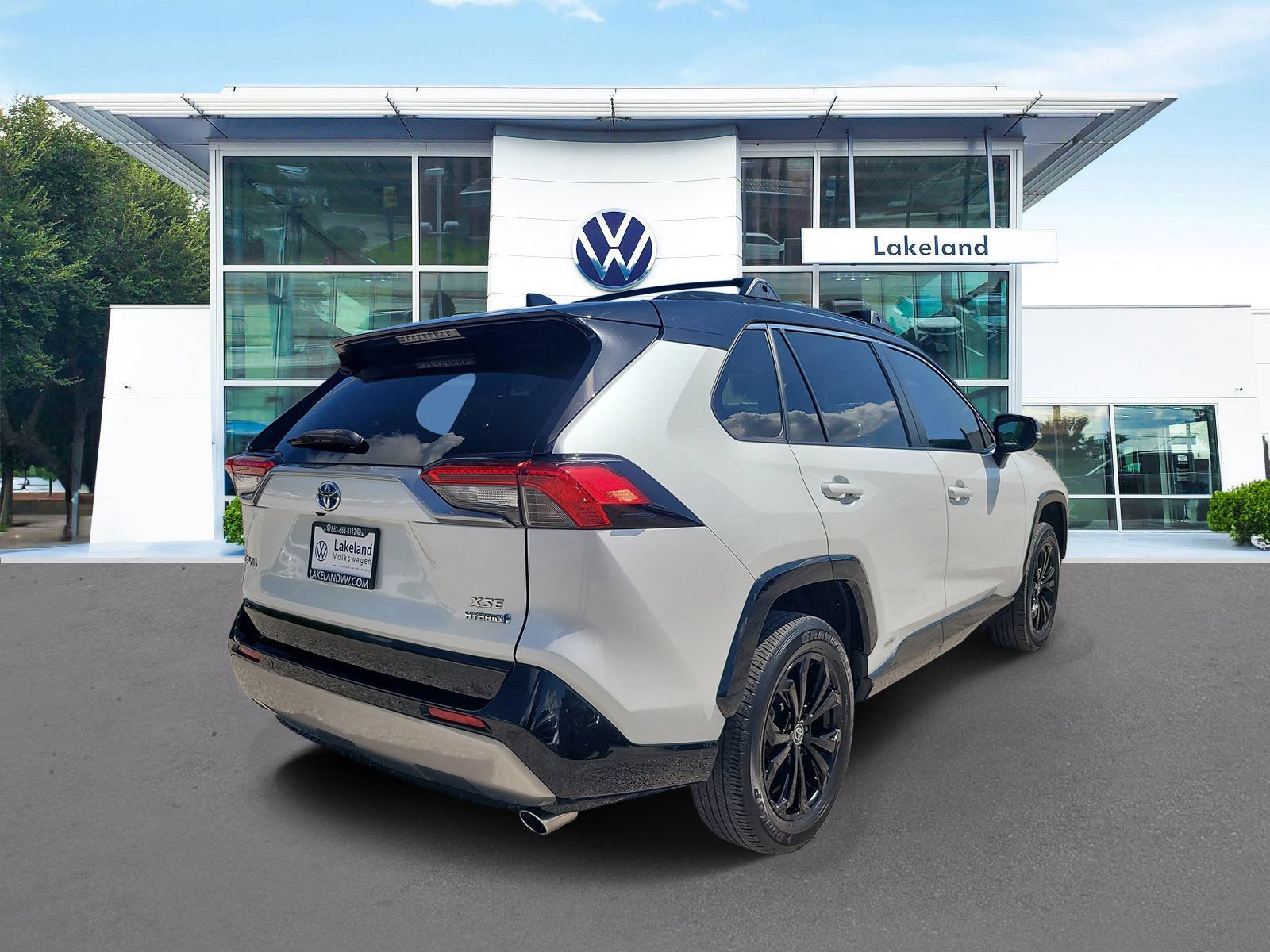 Used 2024 Toyota RAV4 XSE w/ Advanced Technology Package AWD/4WD image 3