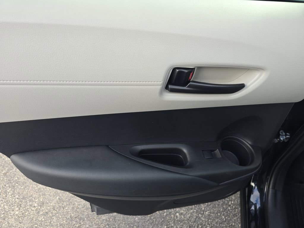 Used 2022 Toyota Corolla Cross L image 8