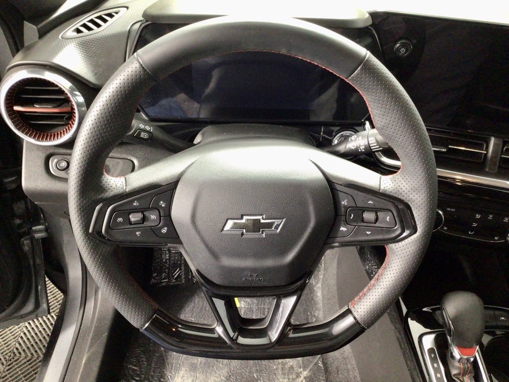 Used 2025 Chevrolet Trax RS image 19