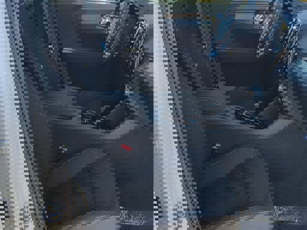 Used 2026 Volvo XC40 B5 Ultra w/ Climate Package image 20