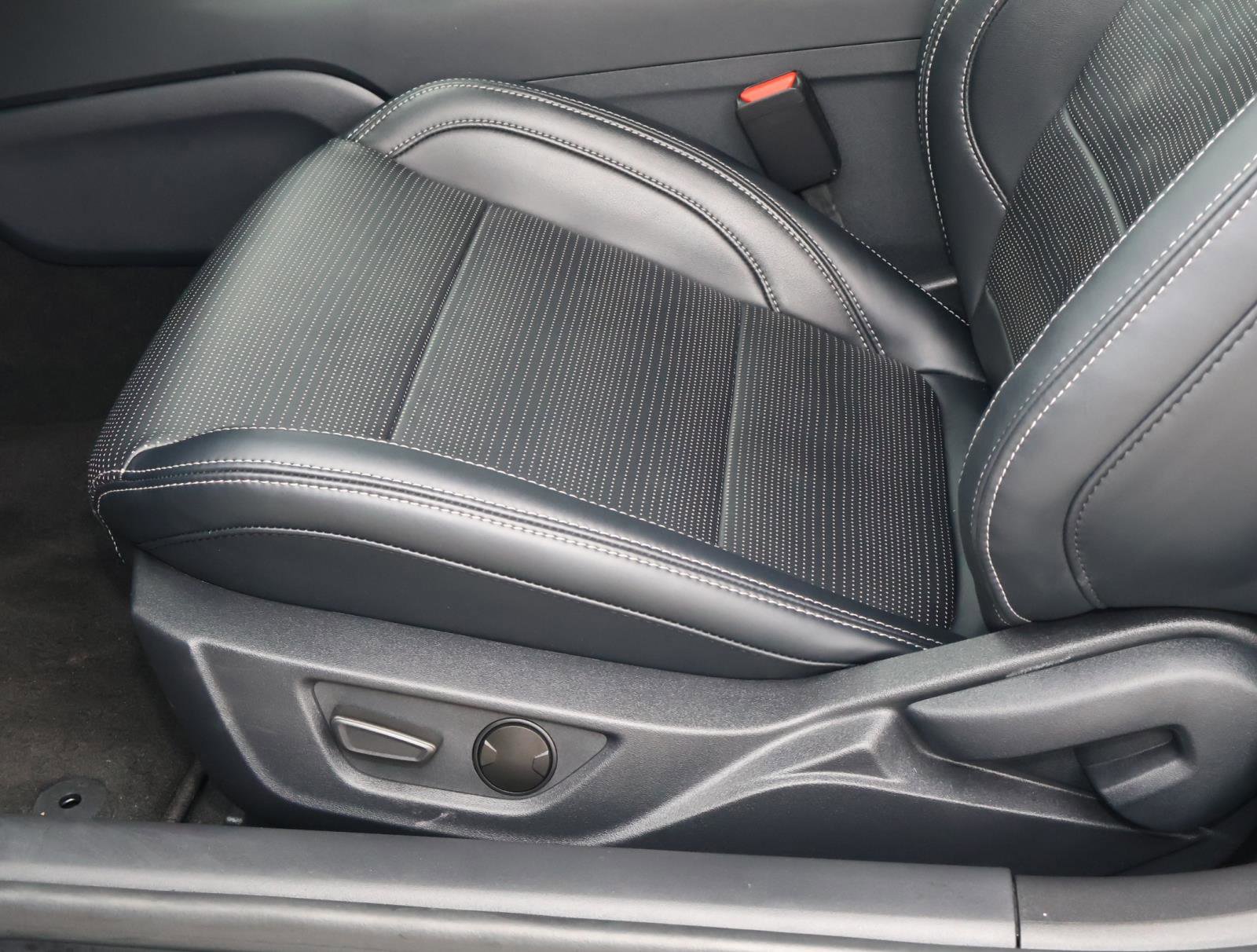 Used 2025 Ford Mustang GT Premium image 13