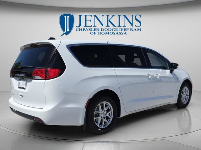 New 2026 Chrysler Voyager LX FWD image 5